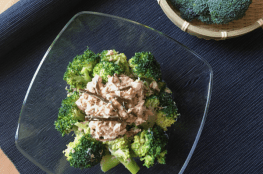 insalata di broccoli e tonno con shiokonbu