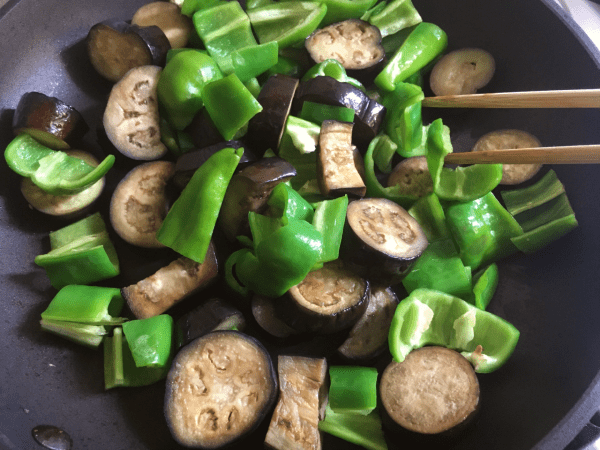 melanzane e friggitelli saltati al miso