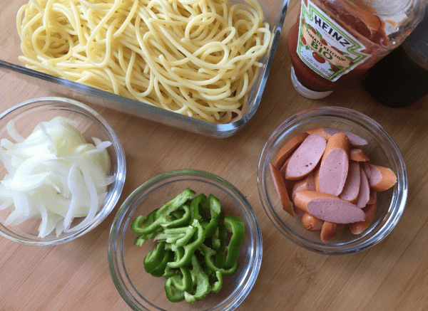 Spaghetti saltati con ketchup (Napolitan)