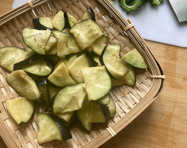 melone amaro e melanzana saltati alla salsa shoyu koji