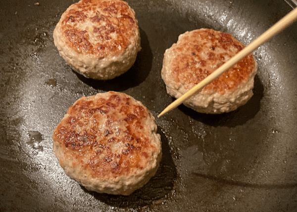 hamburger con daikon grattugiato alla salsa ponzu