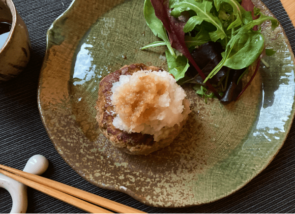 hamburger con daikon grattugiato alla salsa ponzu