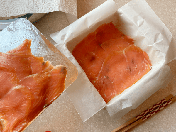 torta di sushi con salmone affumicato oshizushi