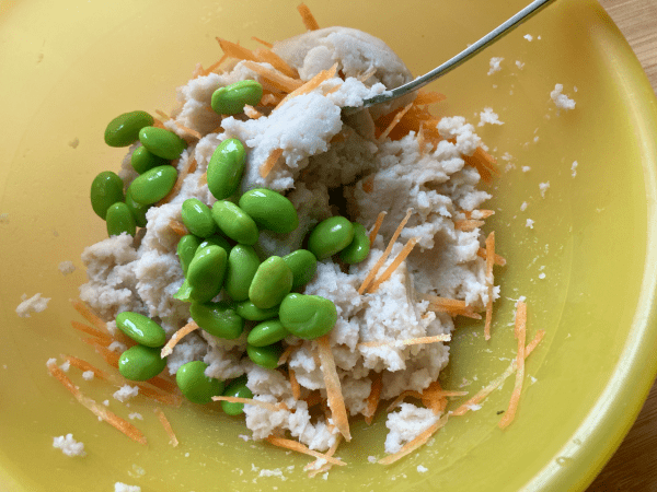 polpettine di pesce con edamame e carota