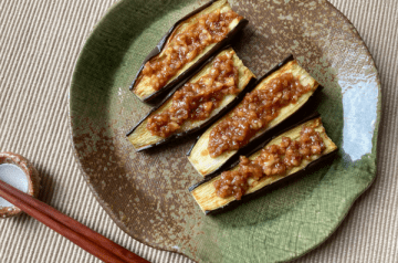 Melanzane arrostite con salsa di miso alle noci