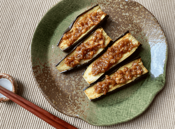 Melanzane arrostite con salsa di miso alle noci