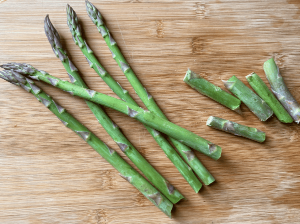 Asparagi croccanti con salsa di miso alle noci