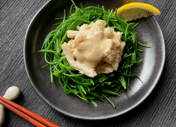 insalata di agretti e trippa alla salsa di yogurt e miso