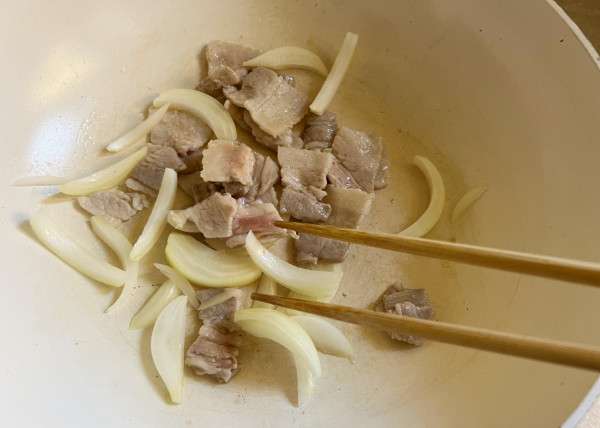 melanzana, peperone e pancetta saltati alla salsa di miso piccante