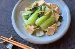 bietole cinesi e tofu saltati