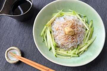 vermicelli di soia freddi alla salsa di soia e senape