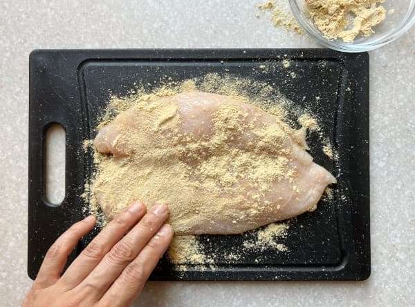Tagliata di pollo alla farina di soia tostata