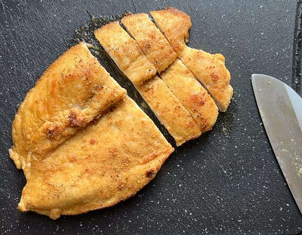 Tagliata di pollo alla farina di soia tostata