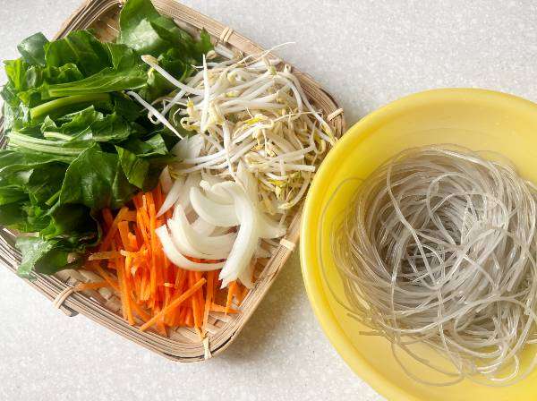 vermicelli di patate dolci saltati con verdure