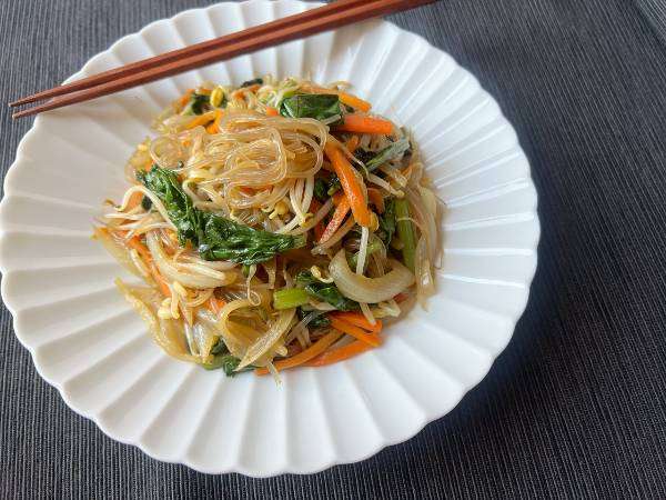 vermicelli di patate dolci saltati con verdure