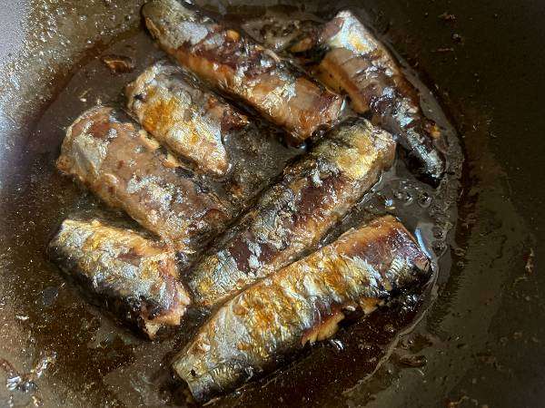 kabayakidon con sardine in scatola