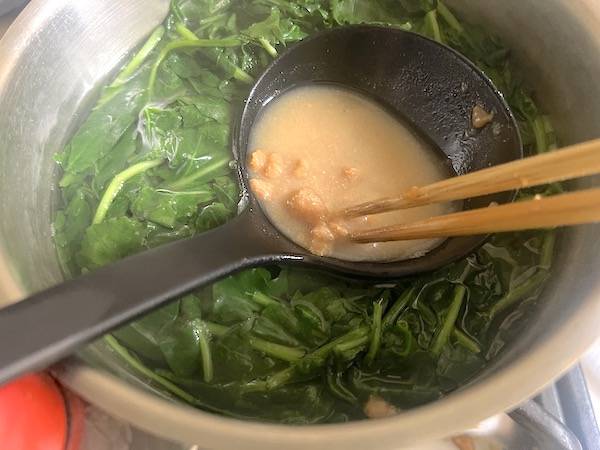 zuppa di miso con rucola e tahina