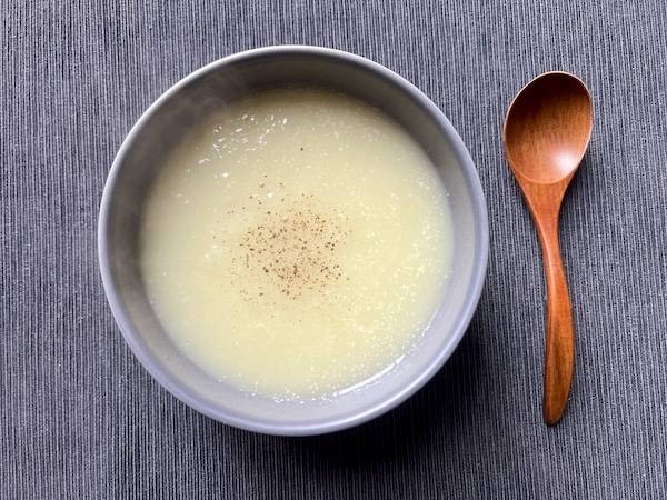 vellutata di rapa bianca e porro con dashi di konbu, senza panna