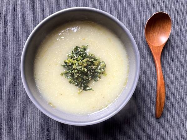 vellutata di rapa bianca e porro con dashi di konbu, senza panna