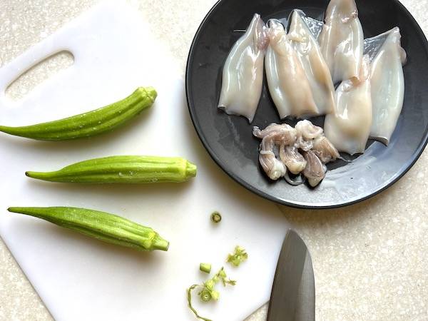 Insalata di calamari e okra con ponzu in gelatina