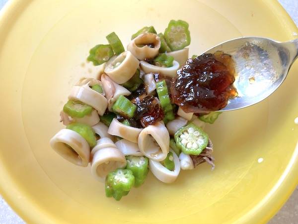 Insalata di calamari e okra con ponzu in gelatina