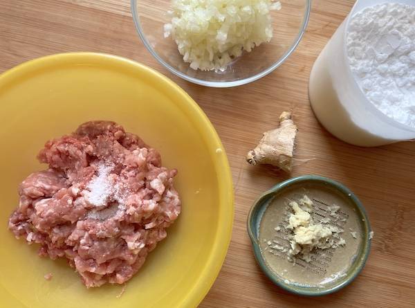 Polpette di carne ricoperte con riso glutinoso