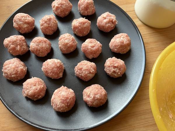 Polpette di carne ricoperte con riso glutinoso