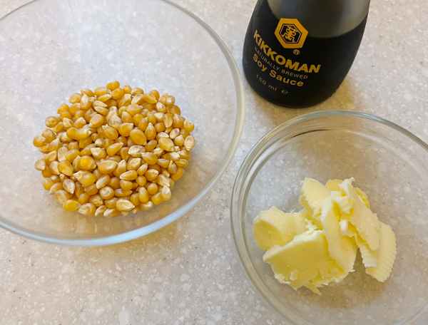 Popcorn al burro e salsa di soia