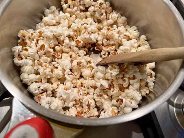 Popcorn al burro e salsa di soia