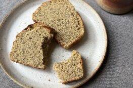 Torta al miso con farina di grano saraceno e farina di riso