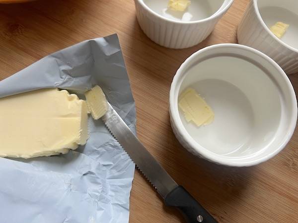 Tortino al cucchiaio con zucca, amaretti, noci croccanti