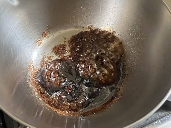 Tortino al cucchiaio con zucca, amaretti, noci croccanti