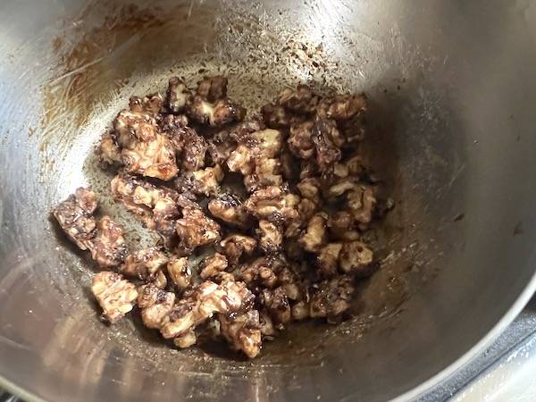 Tortino al cucchiaio con zucca, amaretti, noci croccanti